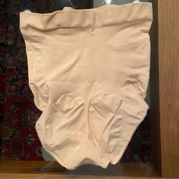 SKIMS Mid-waist Brief - Picture 4 of 13